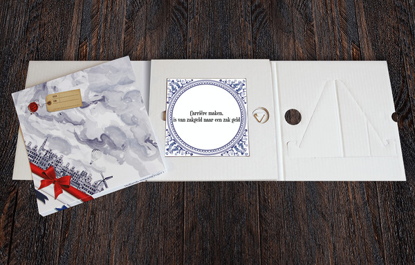 Tegel met tekst Carriëre maken, is van zakgeld naar een zak geld - Tegel met Spreuk in Luxe geschenk verpakking
