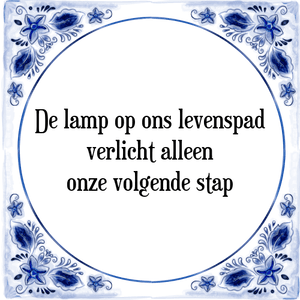 Spreuk De lamp op ons levenspad
verlicht alleen
onze volgende stap