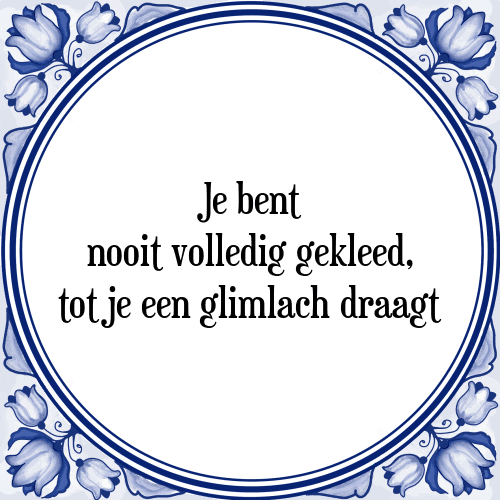 Je bent nooit volledig gekleed, tot je een glimlach draagt - Tegeltje met Spreuk